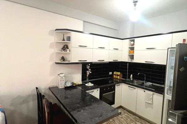 Shtepi ne shitje Apartament ne Tirane, 2+1, Mobilimi E mobiluar, Pagesa 137,000  Euro.