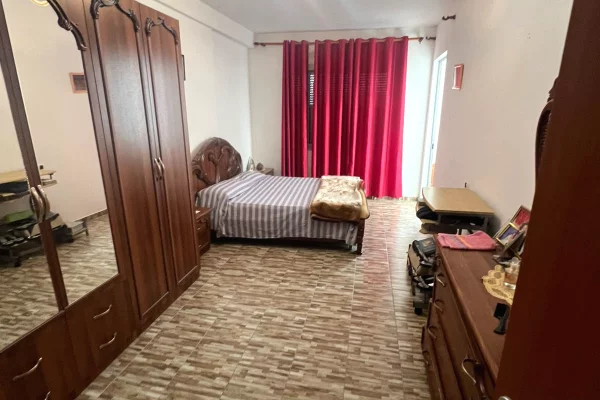 Shtepi ne shitje Apartament ne Tirane, 2+1, Mobilimi E mobiluar, Pagesa 137,000  Euro.