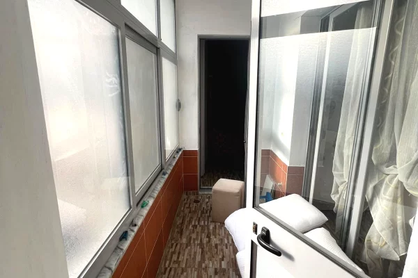 Shtepi ne shitje Apartament ne Tirane, 2+1, Mobilimi E mobiluar, Pagesa 137,000  Euro.