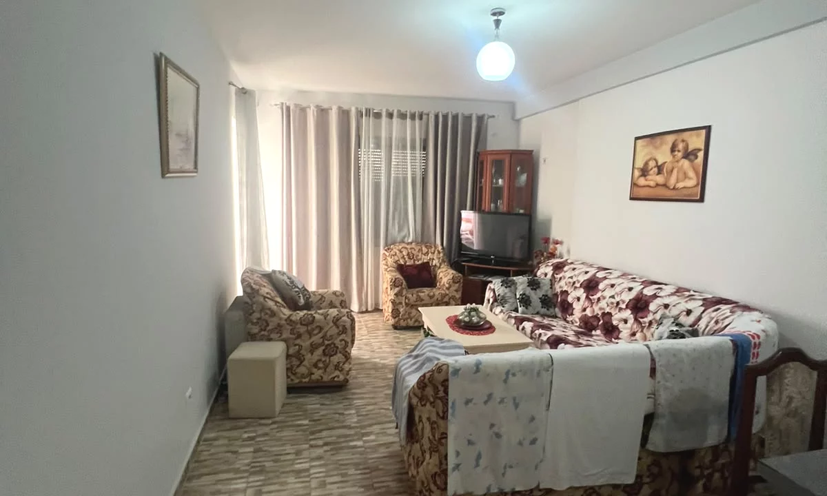 Shtepi ne shitje Apartament ne Tirane, 2+1, Mobilimi E mobiluar, Pagesa 137,000  Euro.