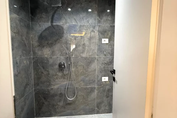 Shtepi ne shitje Apartament ne Tirane, 1+1, Mobilimi E mobiluar, Pagesa 327,000  Euro.