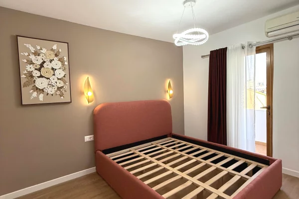 Shtepi ne shitje Apartament ne Tirane, 1+1, Mobilimi E mobiluar, Pagesa 327,000  Euro.