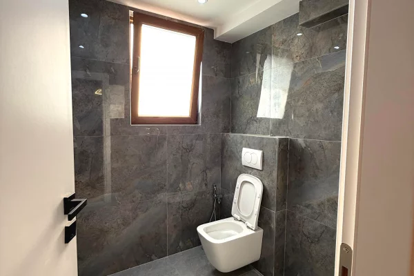 Shtepi ne shitje Apartament ne Tirane, 1+1, Mobilimi E mobiluar, Pagesa 327,000  Euro.