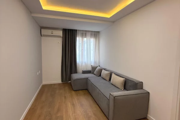 Shtepi ne shitje Apartament ne Tirane, 1+1, Mobilimi E mobiluar, Pagesa 327,000  Euro.