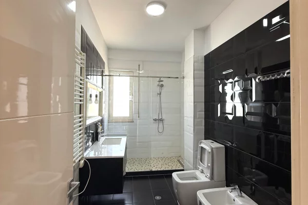 Shtepi ne shitje Apartament ne Tirane, 2+1, Mobilimi E mobiluar, Pagesa 26,000,000  Leke.