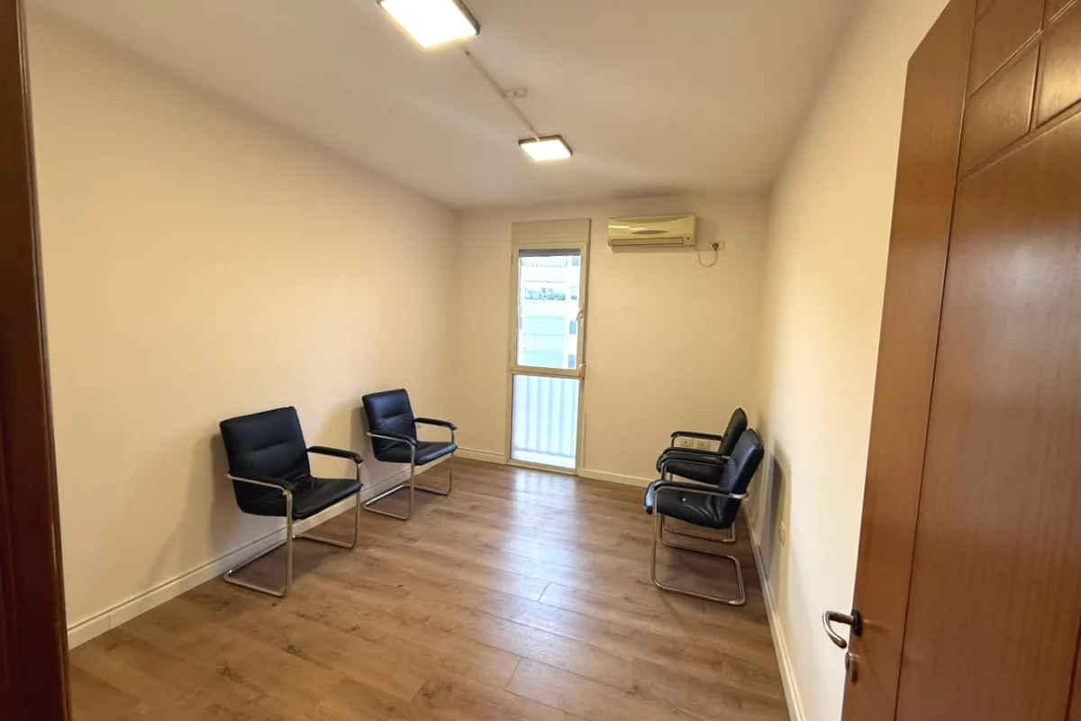 Qera, Ambient Biznesi , Rruga e Kavajes, Tirana - 65.000 Leke Neto| 80 m2