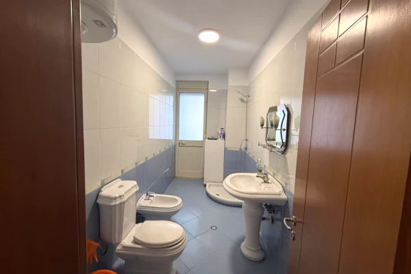 Qera, Ambient Biznesi , Rruga e Kavajes, Tirana - 65.000 Leke Neto| 80 m2