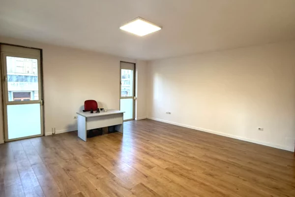 Qera, Ambient Biznesi , Rruga e Kavajes, Tirana - 65.000 Leke Neto| 80 m2