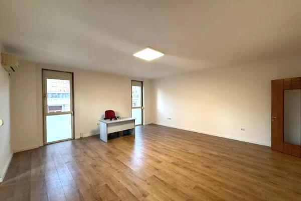 Qera, Ambient Biznesi , Rruga e Kavajes, Tirana - 65.000 Leke Neto| 80 m2