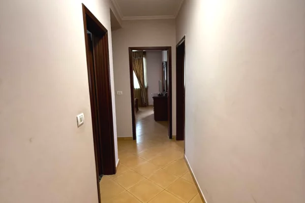 Shtepi me qera Apartament ne Tirane, 2+1, Mobilimi E mobiluar, Pagesa 700  Euro.
