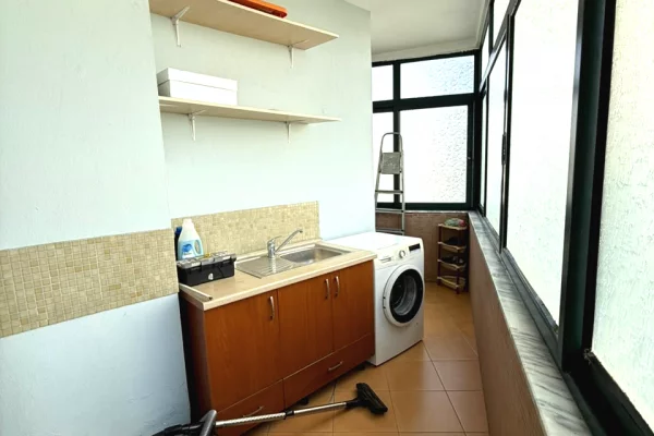 Shtepi me qera Apartament ne Tirane, 2+1, Mobilimi E mobiluar, Pagesa 700  Euro.