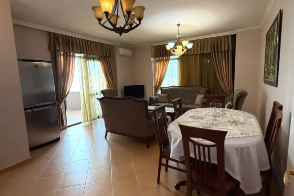 Shtepi me qera Apartament ne Tirane, 2+1, Mobilimi E mobiluar, Pagesa 700  Euro.