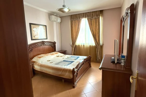 Shtepi me qera Apartament ne Tirane, 2+1, Mobilimi E mobiluar, Pagesa 700  Euro.