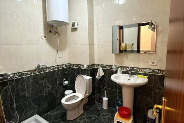 Shtepi me qera Apartament ne Tirane, 2+1, Mobilimi E mobiluar, Pagesa 700  Euro.