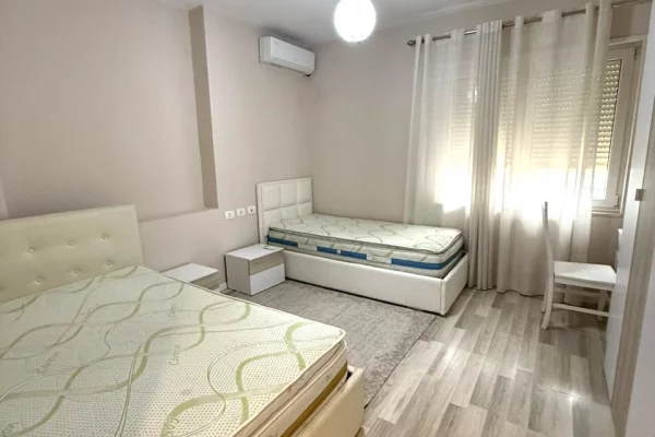 Shtepi ne shitje Apartament ne Tirane, 2+1, Mobilimi E mobiluar, Pagesa 270,000  Euro.