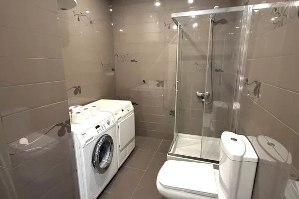 Shtepi ne shitje Apartament ne Tirane, 2+1, Mobilimi E mobiluar, Pagesa 270,000  Euro.