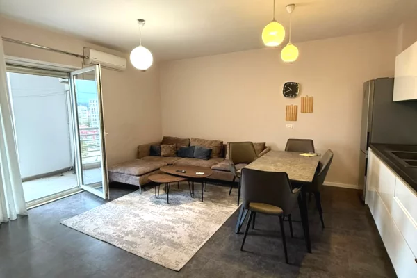 Shtepi ne shitje Apartament ne Tirane, 2+1, Mobilimi E mobiluar, Pagesa 270,000  Euro.