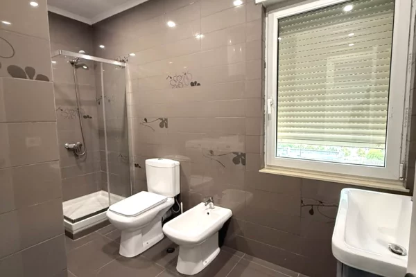 Shtepi ne shitje Apartament ne Tirane, 2+1, Mobilimi E mobiluar, Pagesa 270,000  Euro.