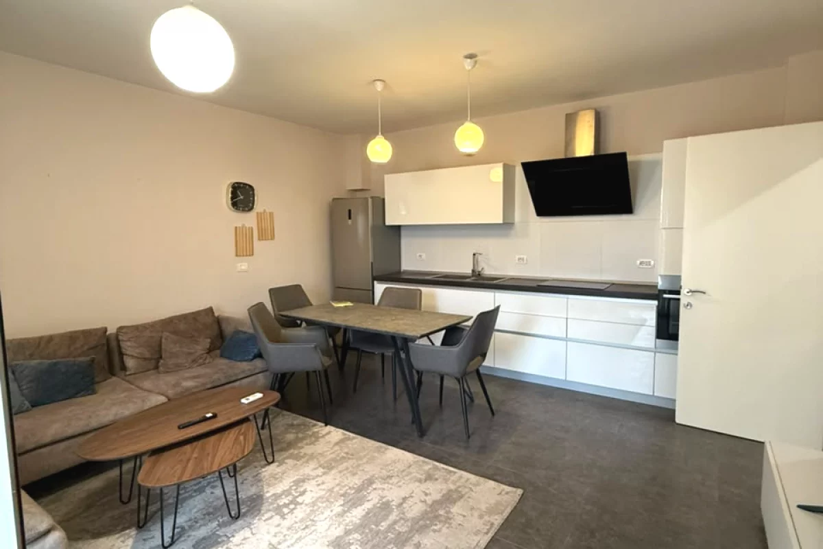 Shtepi ne shitje Apartament ne Tirane, 2+1, Mobilimi E mobiluar, Pagesa 270,000  Euro.