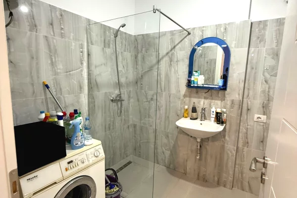 Shtepi me qera Apartament ne Tirane, 2+1, Mobilimi E mobiluar, Pagesa 70,000  Leke.