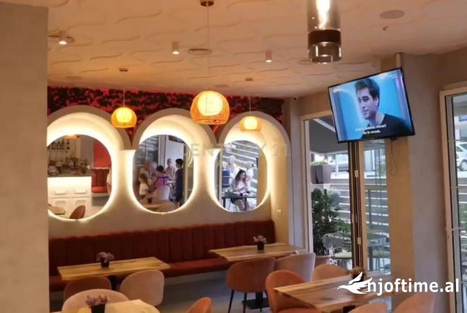 Ambiente Commerciale in Vendita 1+1 a Tirana - 400,000 Euro