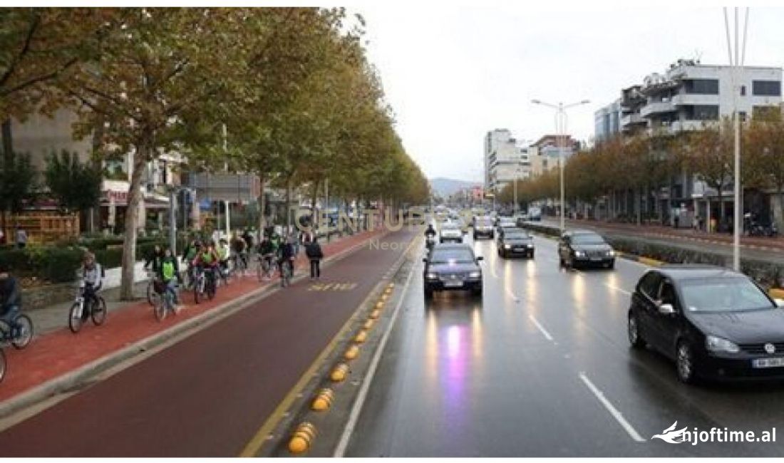 Shitet ambient komercial ne Laprake!