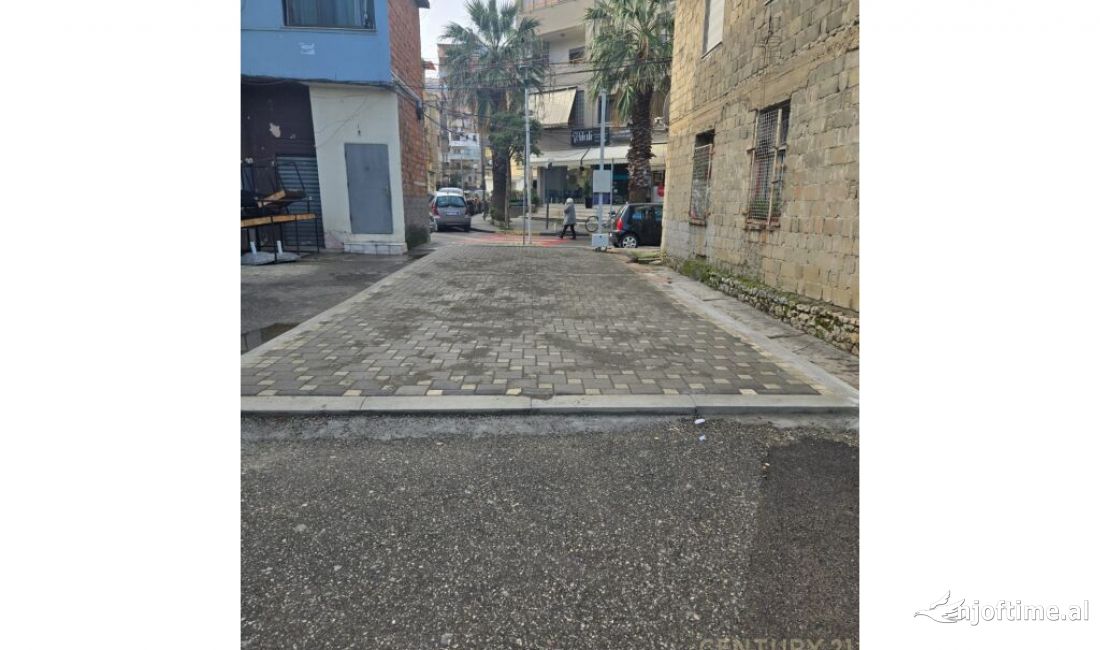 Shitet Toke 56m2 te Stadiumi Dinamo