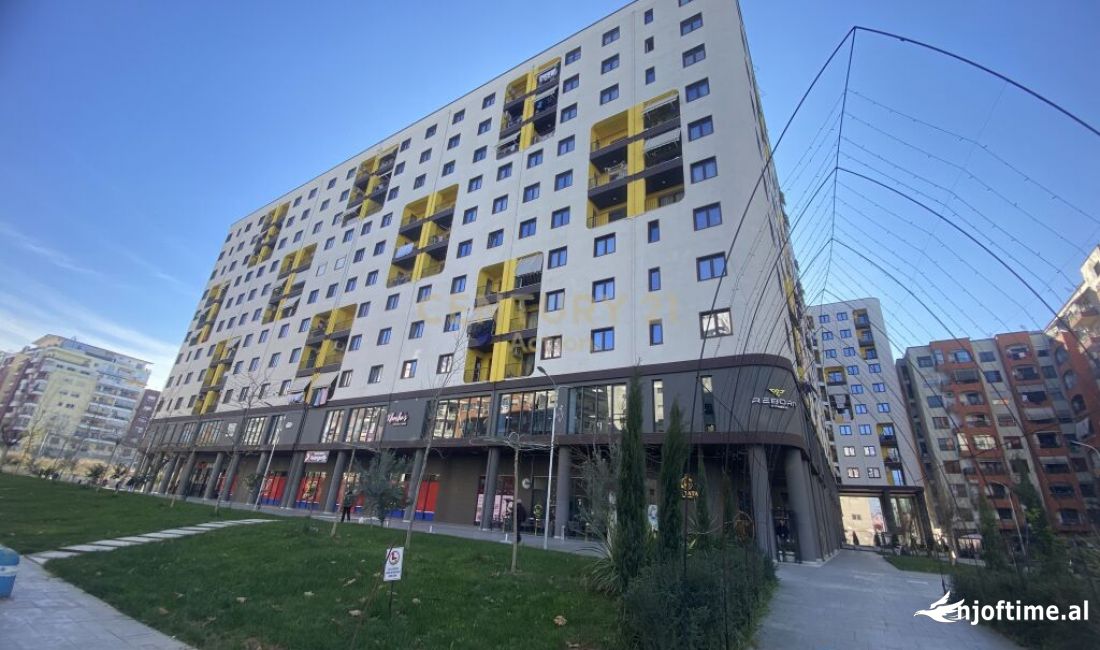 Shitet njesi tek market Xhangolli, Grand Gallery, Yzberisht.