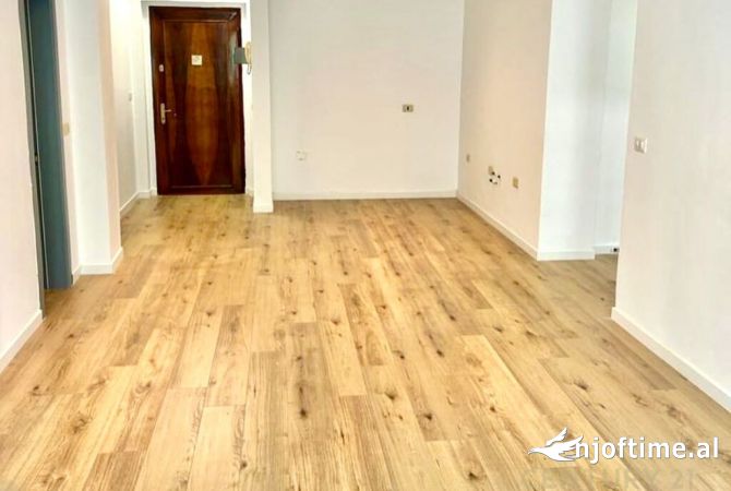 Ambiente Commerciale in Affitto 2+1 a Tirana - 1,200 Euro