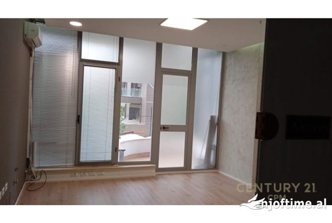 Ambiente Commerciale in Affitto 3+1 a Tirana - 500 Euro