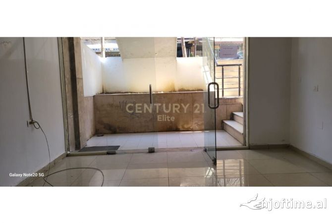 Ambiente Commerciale in Vendita 1+1 a Tirana - 80,000 Euro
