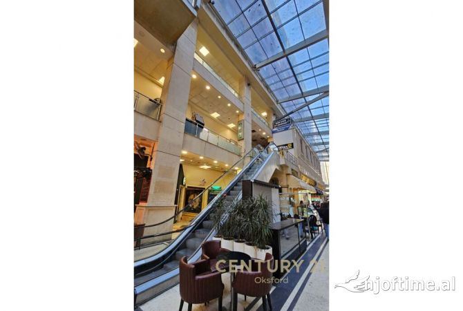 Ambiente Commerciale in Affitto 3+1 a Tirana - 600 Euro