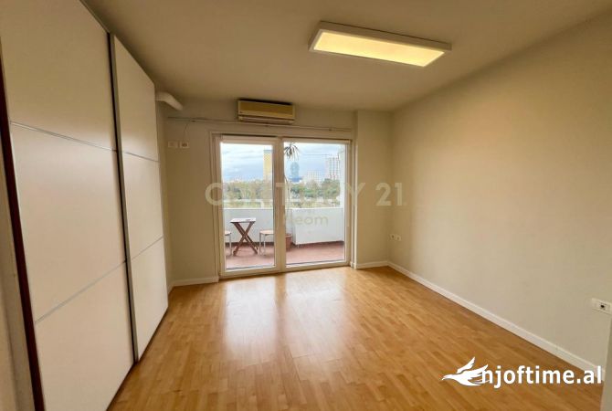 Ambiente Commerciale in Affitto 3+1 a Tirana - 1,200 Euro