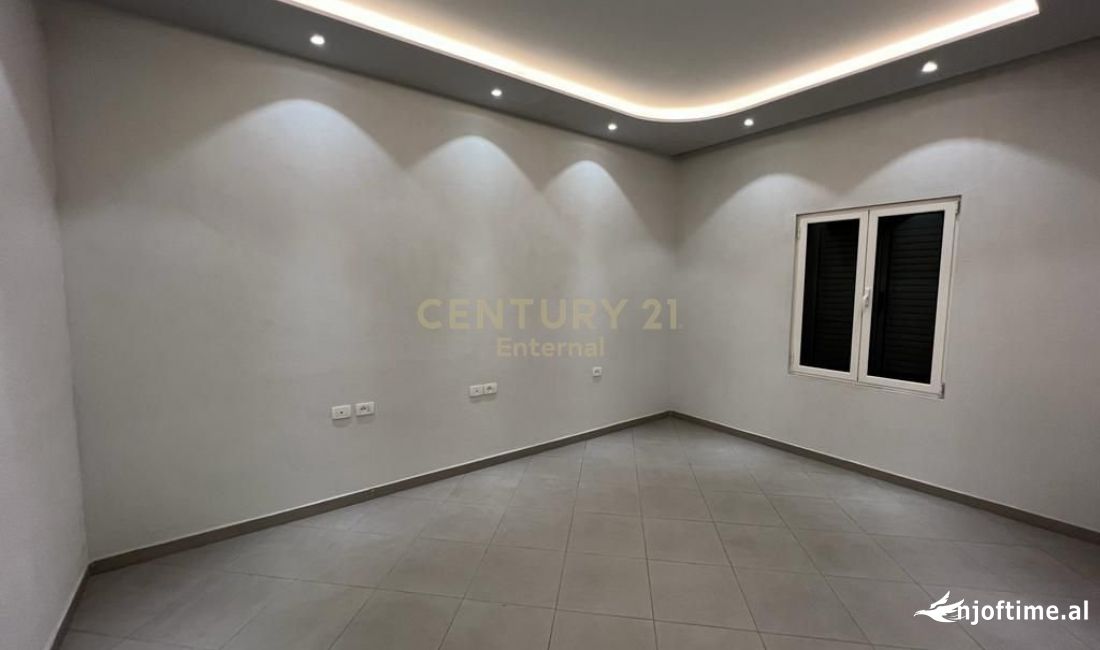 Apartament per Zyra 3 +1 me Qira ne Bllok