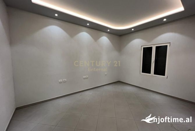 Apartament per Zyra 3 +1 me Qira në Bllok
