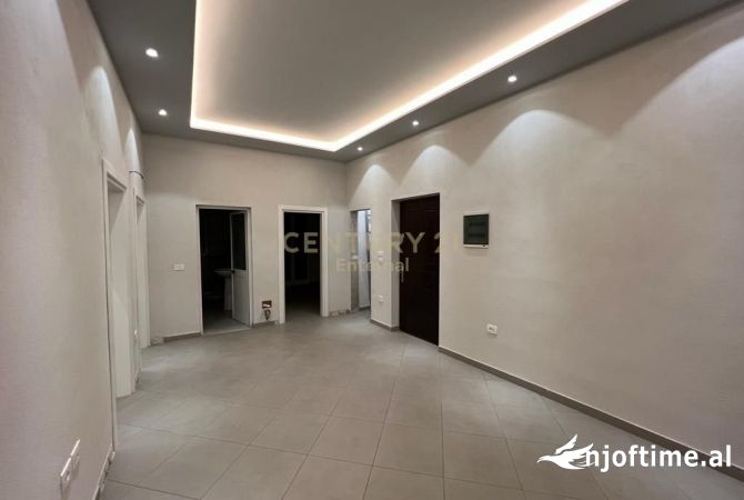 Apartament per Zyra 3 +1 me Qira ne Bllok