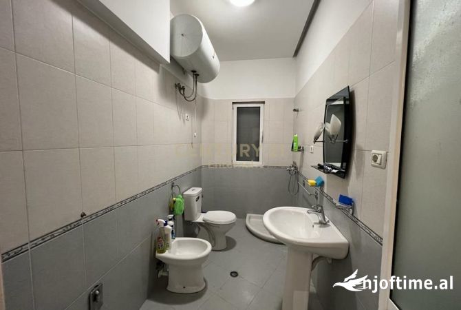 Apartament per Zyra 3 +1 me Qira ne Bllok