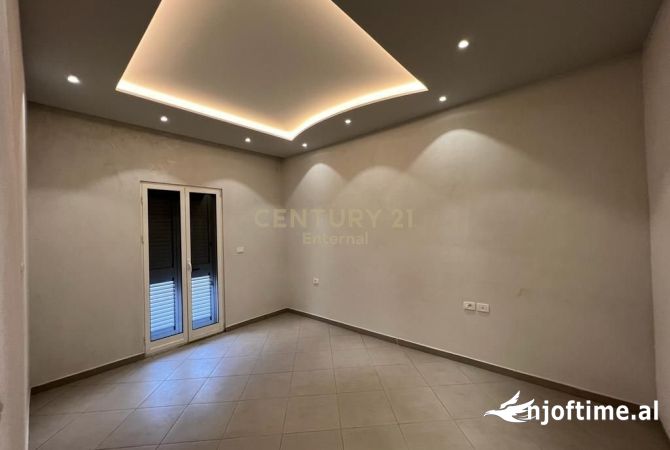 Apartament per Zyra 3 +1 me Qira ne Bllok