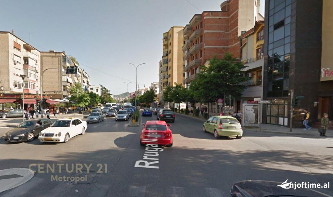 AMBIENT KOMERCIAL PER QIRA 200m, 21 DHJETORI!