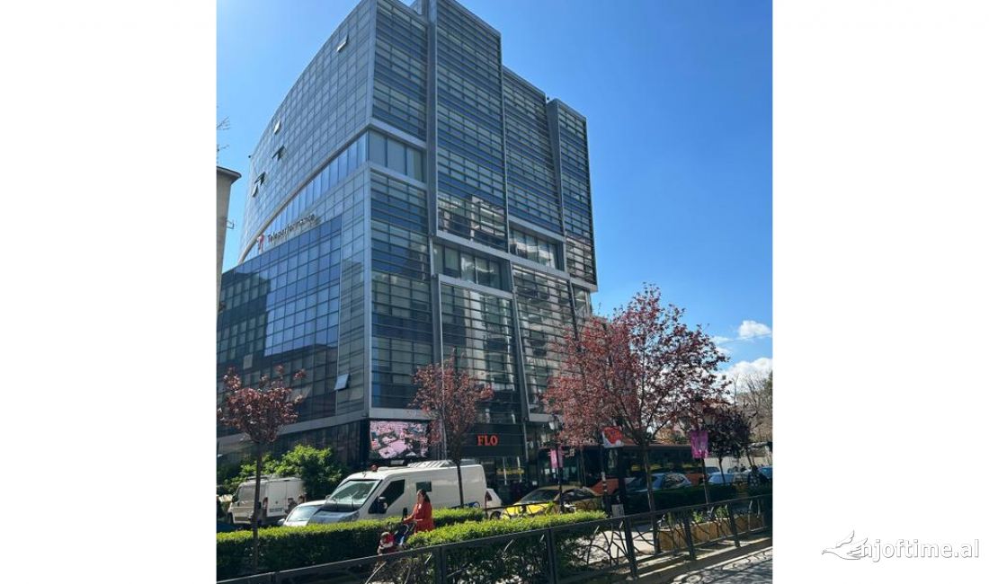 AMBIENT ZYRE NE QENDER