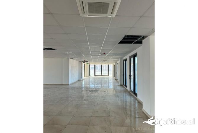 Ambient biznesi ne shitje 1+1 ne Tirane - 360,000 Euro