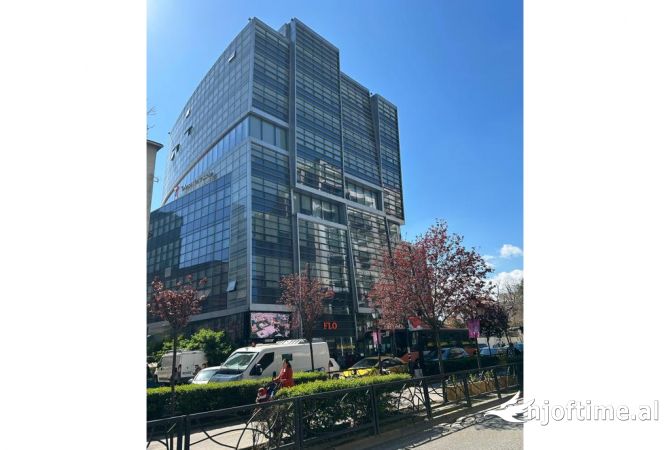 AMBIENT ZYRE NE QENDER