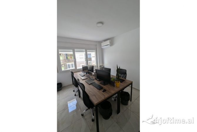 Zyra me Qira ne Rruga e Durresit, Tirane - 500.00Euro | 55 m2!