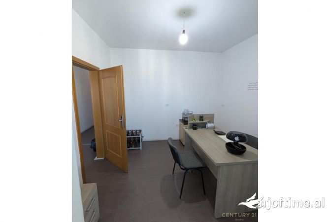 Apartament/ Zyra me Qira Zogu Zi, Tirane - 900 Euro | 100 m2!
