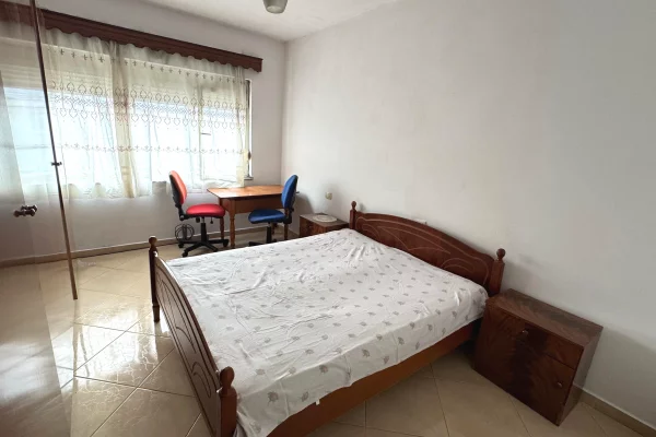 Shtepi ne shitje Apartament ne Tirane, 2+1, Mobilimi E mobiluar, Pagesa 160,000  Euro.