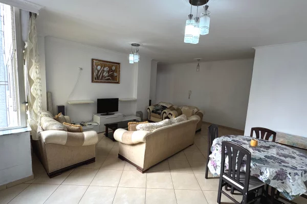 Shtepi ne shitje Apartament ne Tirane, 2+1, Mobilimi E mobiluar, Pagesa 160,000  Euro.