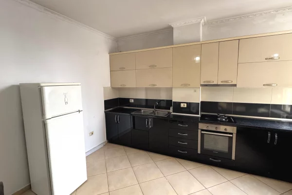 Shtepi ne shitje Apartament ne Tirane, 2+1, Mobilimi E mobiluar, Pagesa 160,000  Euro.