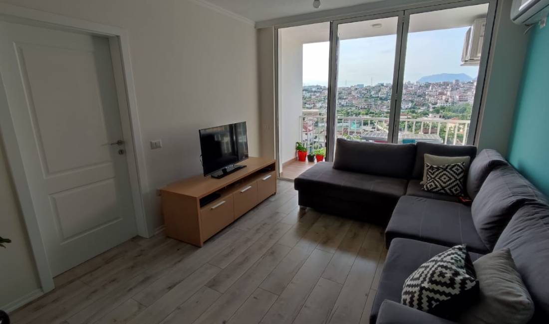 Shtepi me qera Apartament ne Tirane, 5+1, Mobilimi E mobiluar, Pagesa 150  Euro.
