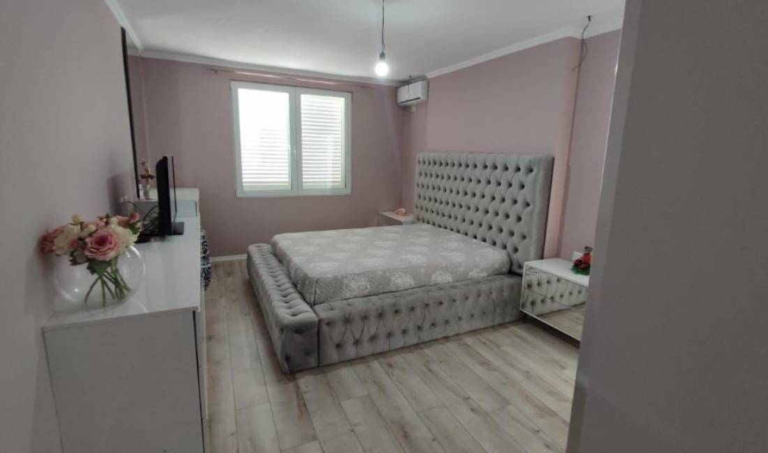 Shtepi me qera Apartament ne Tirane, 5+1, Mobilimi E mobiluar, Pagesa 150  Euro.