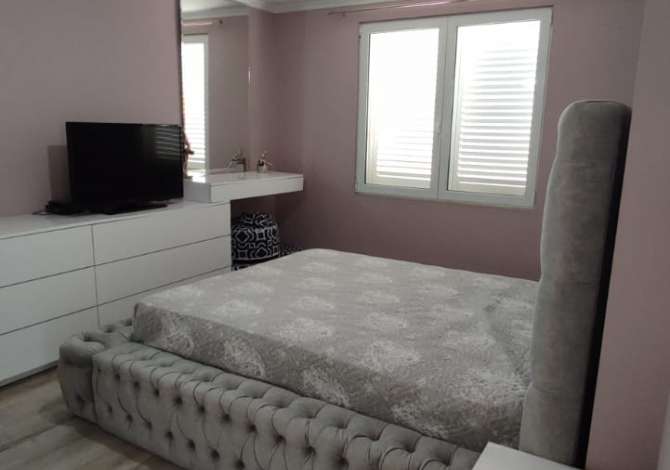 Shtepi me qera Apartament ne Tirane, 4+1, Mobilimi E mobiluar, Pagesa 150  Euro.